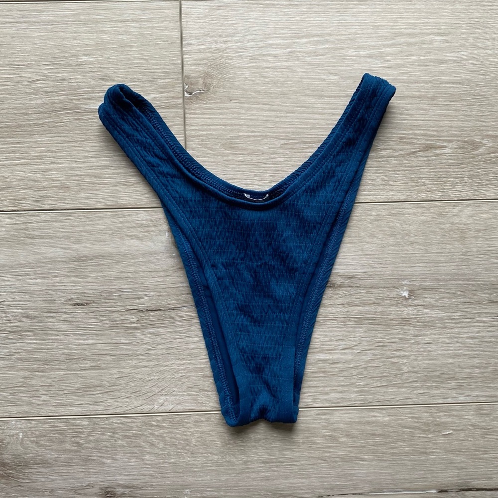 Blue crinkle bikini bottoms